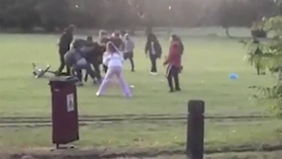 Опубликовано видео массовой драки в Лондоне