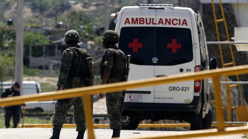 В Мексике при падении фургона с обрыва погибли семь человек — РТ на русском
