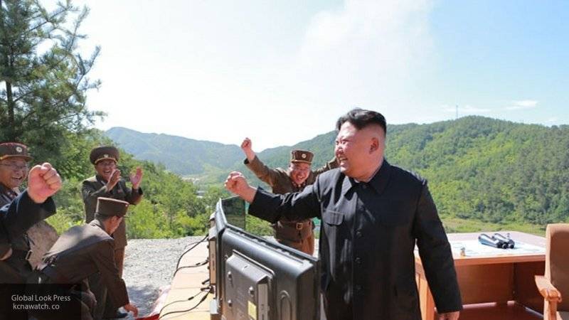Ким Чен Ын доволен испытаниями нового оружия