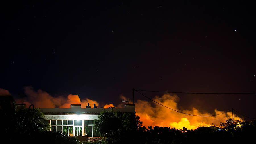 Две тысячи человек эвакуированы на Канарах из-за лесного пожара