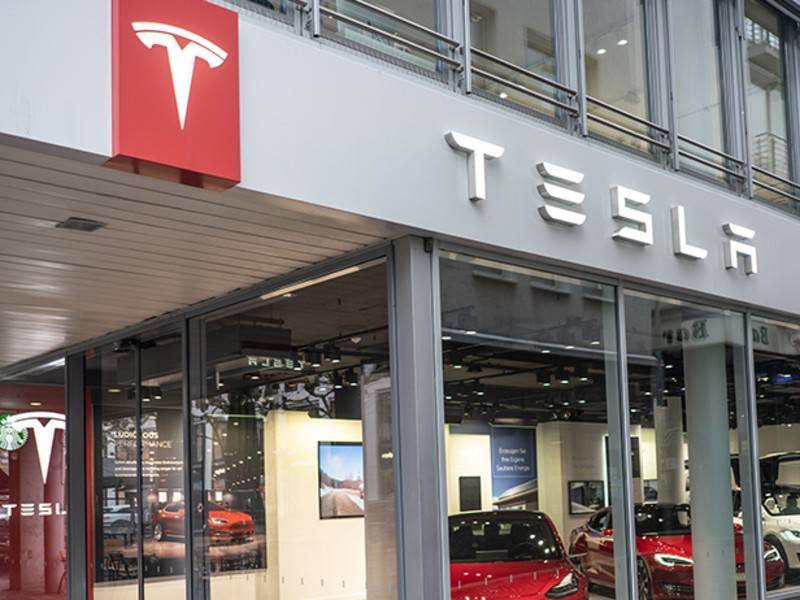 Немецкая компания отказалась от закупки партии автомобилей Tesla