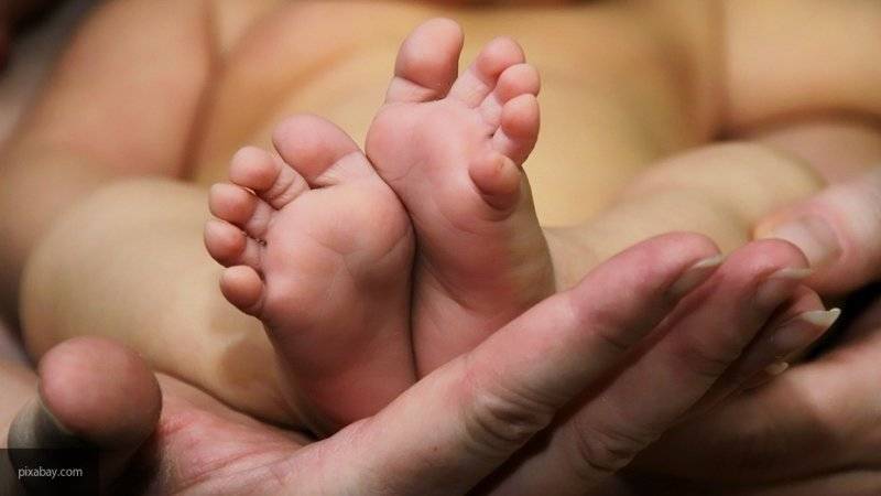 Женщина из Казахстана родила двух близнецов с разницей в 2,5 месяца