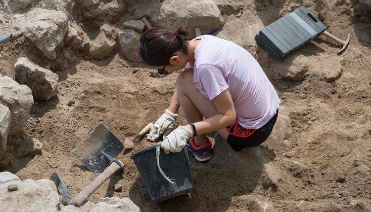 Археологи нашли в Крыму пустой саркофаг
