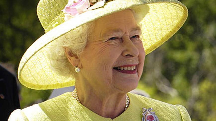 Никаких джинсов: Елизавета II ввела новый запрет для Меган Маркл