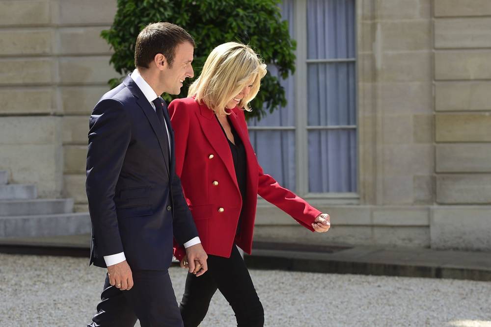 Супруга президента Франции получила травму во время прогулки на лодке