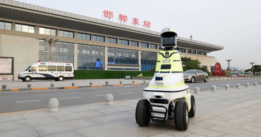В Китае на&nbsp;службу заступили роботы-гаишники