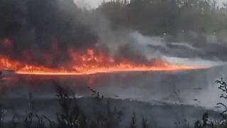 Мазутное озеро загорелось в Самаре — видео.