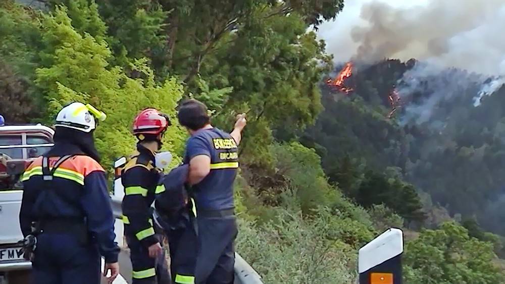Канары в огне: объявлена эвакуация местных жителей