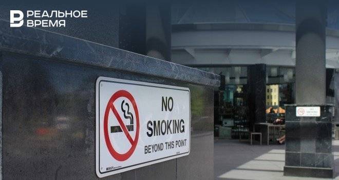 Минздрав России предложил снижать зарплату за курение на работе