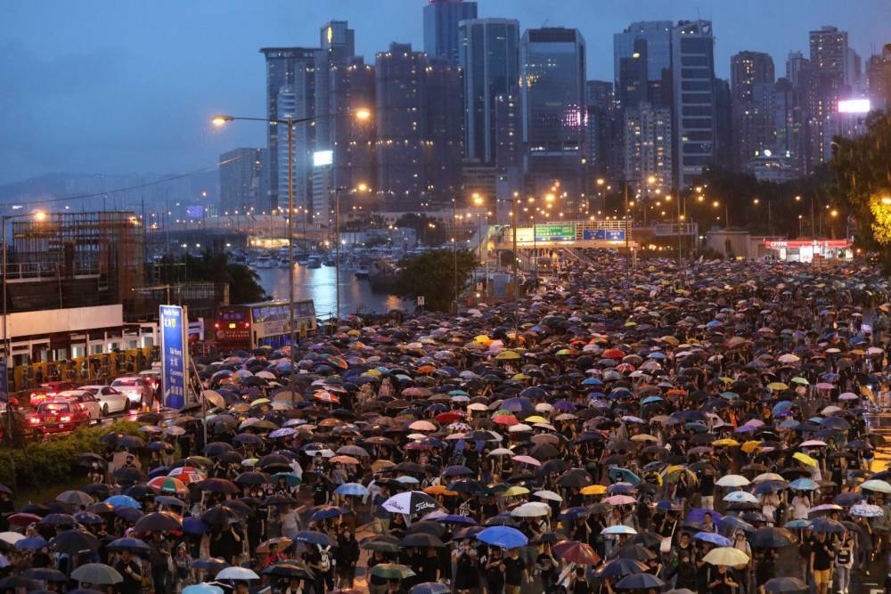 В Гонконге на очередную акцию протеста вышли 1,7 млн человек