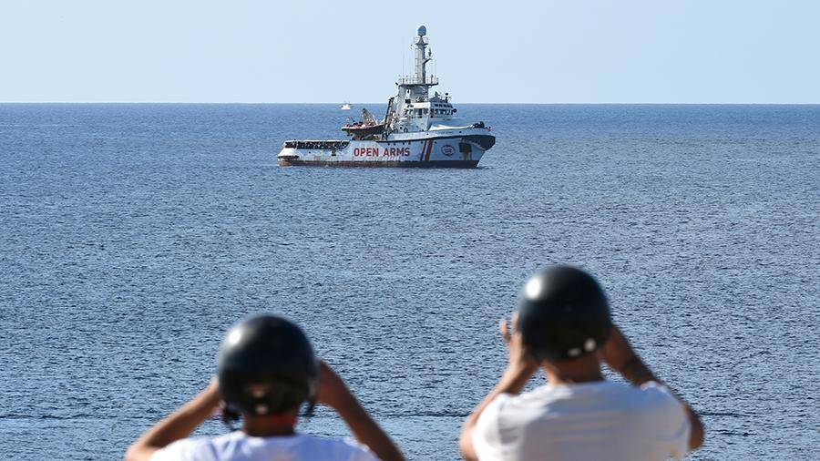 Испания согласилась принять судно Open Arms с мигрантами на борту