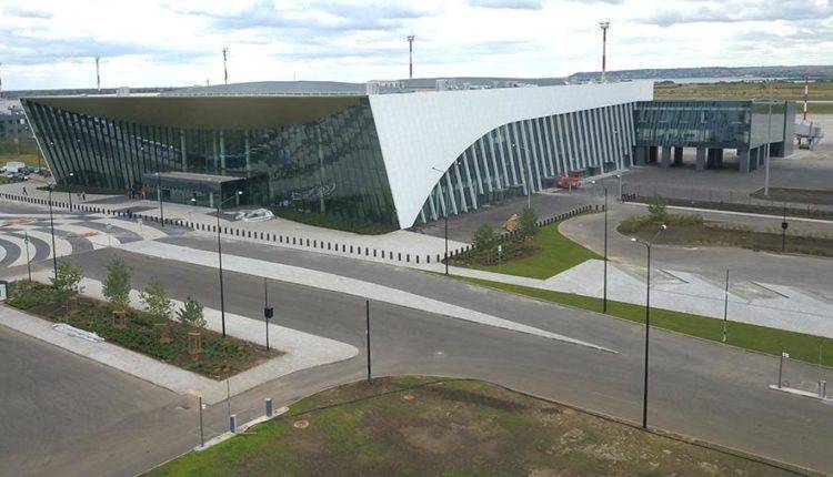 Космический аппарат установили в новом саратовском аэропорту Гагарин