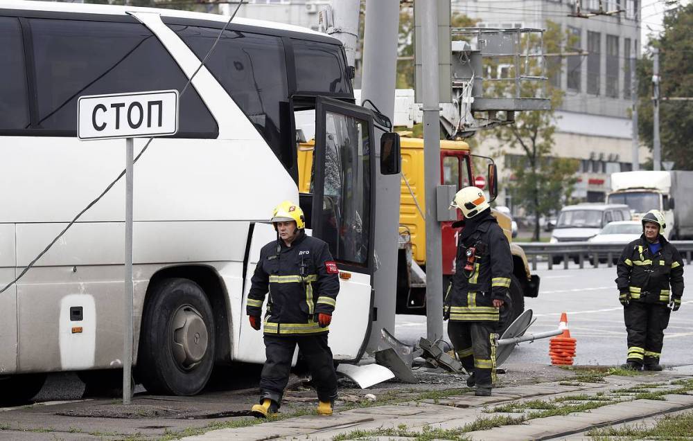 После ДТП с туристическим автобусом в Москве госпитализированы 19 человек