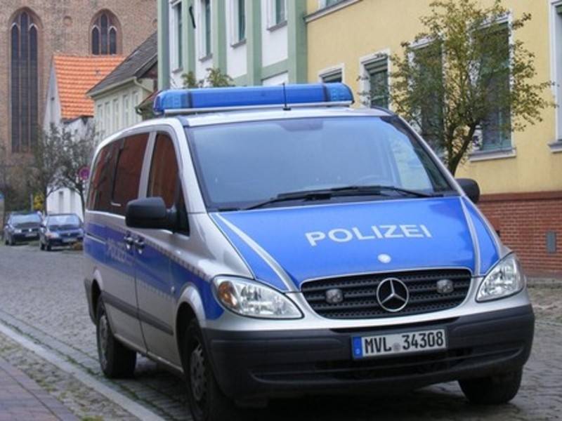 Преступник с ножом напал на пассажиров вокзала в Германии