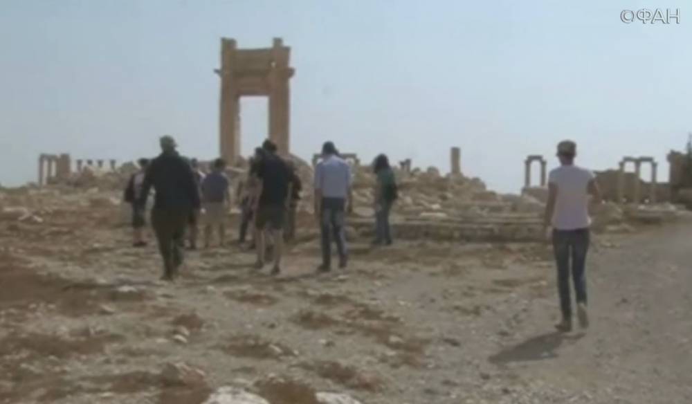 Западные туристы возвращаются в сирийскую Пальмиру