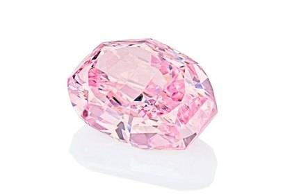 Уникальный розовый бриллиант из России оценили в 65 миллионов долларов