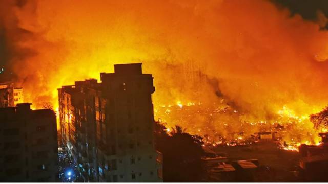 В столице Бангладеш масштабный пожар уничтожил 15 тысяч домов