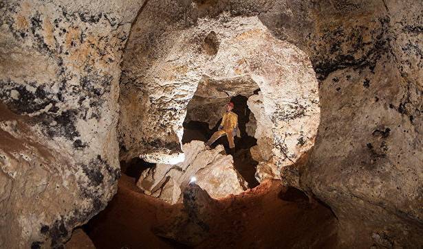 Обнаруженный в пещере «Таврида» налет оказался микробами возрастом около 5 млн лет