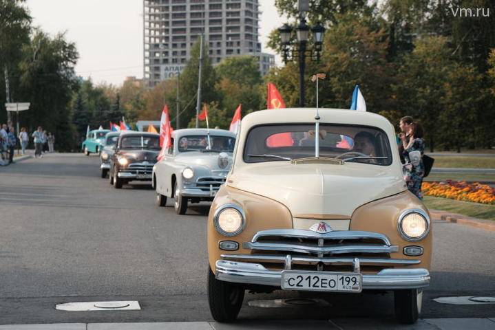 Пробег ретро-автомобилей стартовал в Москве