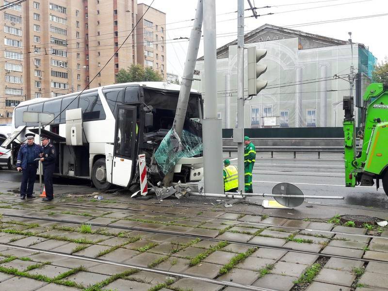 Полиция проверит обстоятельства ДТП с туристическим автобусом в Москве