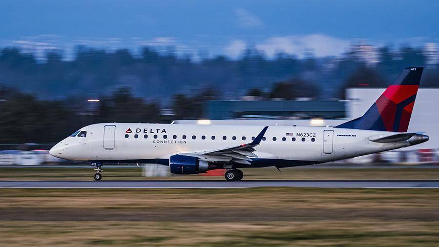 Пассажирский Boeing 757-200 совершил жесткую посадку в Португалии