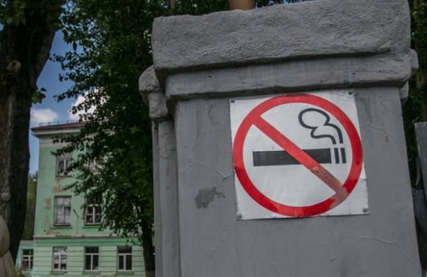 Защитник прав курильщиков ответил Минздраву на идею штрафовать за сигареты на работе