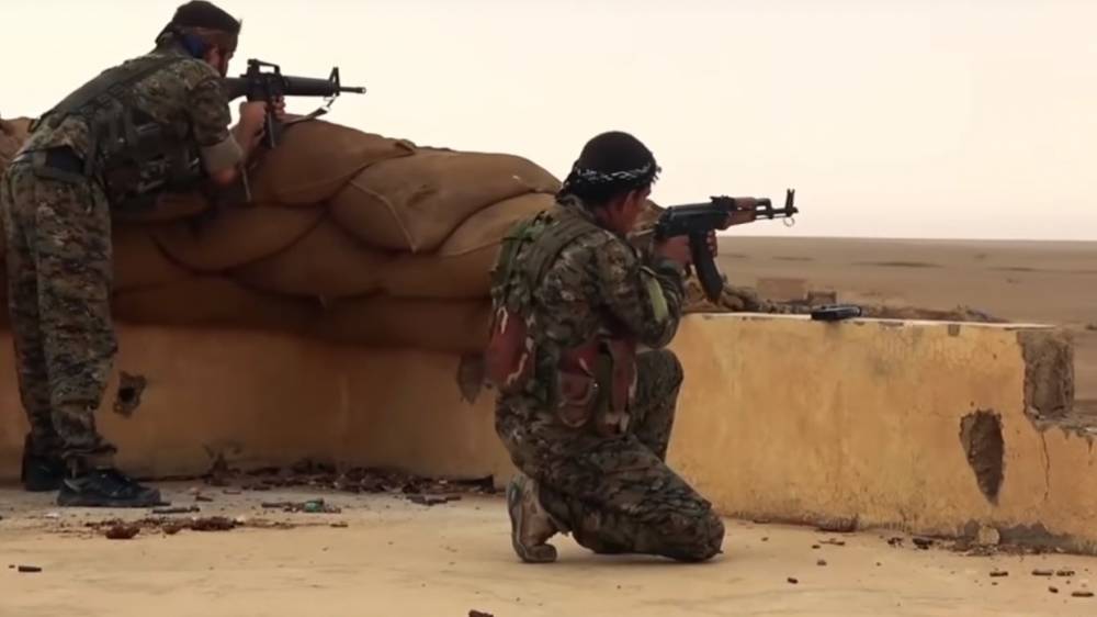 Боевики в Сирии убили командира курдов в Ракке