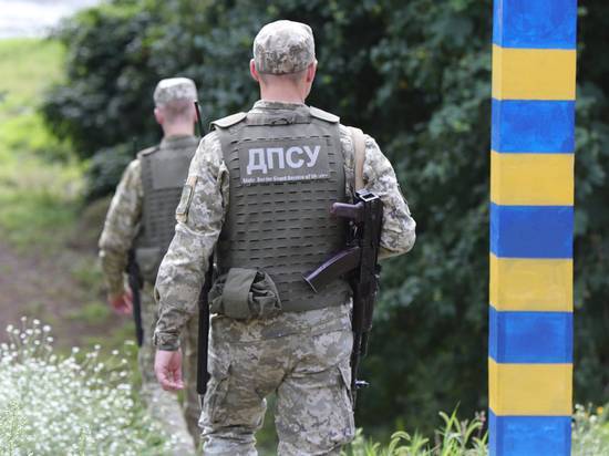 Украинские силовики расстреляли внедорожник за попытку прорваться через границу