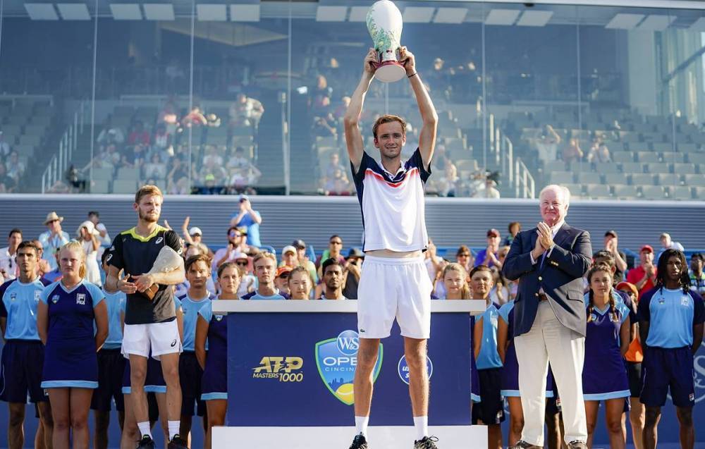 Теннисист Медведев впервые в карьере выиграл турнир серии Masters
