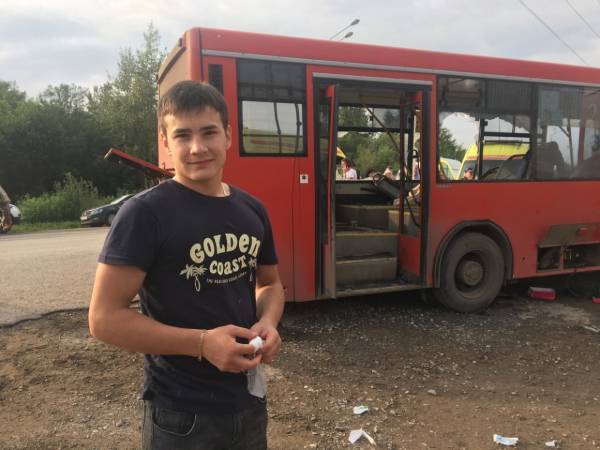 Боксер-узбекистанец Данил Юлдашев спас людей из автобуса в Перми | Вести.UZ