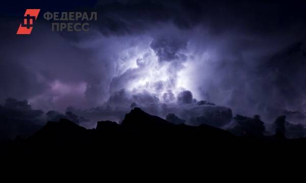 Немецкий фотограф снял молнию у вулкана на Курилах | Сахалинская область | ФедералПресс