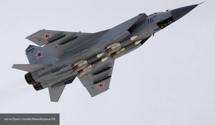 Учебные полеты истребителей-перехватчиков МиГ-31БМ в ближнем космосе попали на видео