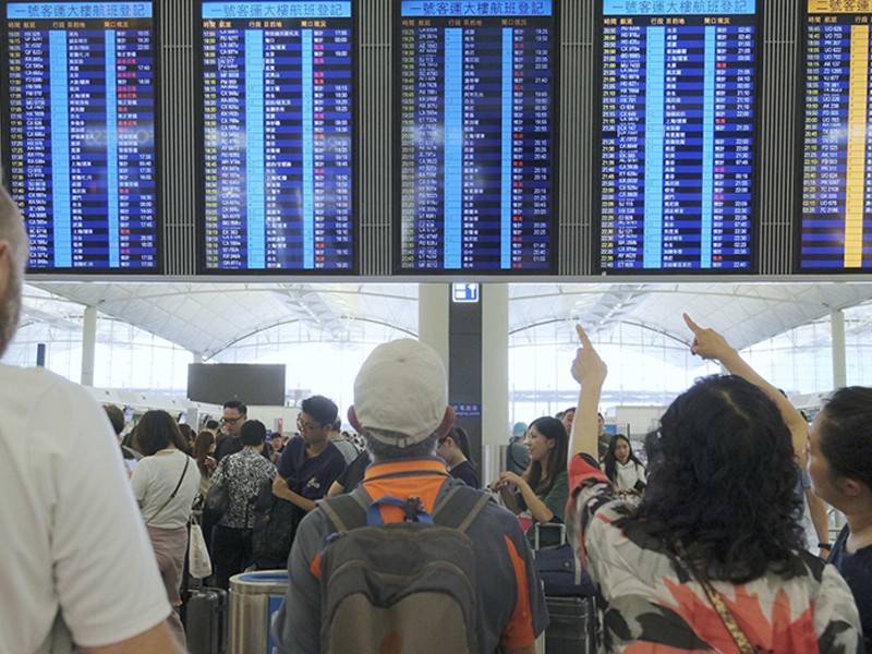 Работа аэропорта Гонконга парализована из-за повышенных мер безопасности