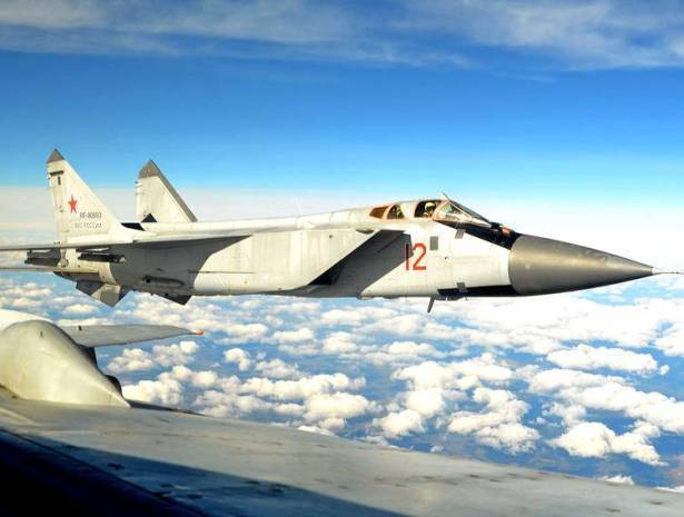 Модернизированные МиГ-31БМ провели воздушный бой в стратосфере