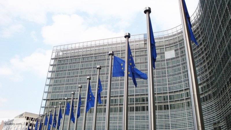 ЕС подготовит новый  «черный список» стран, связанных с отмыванием денег