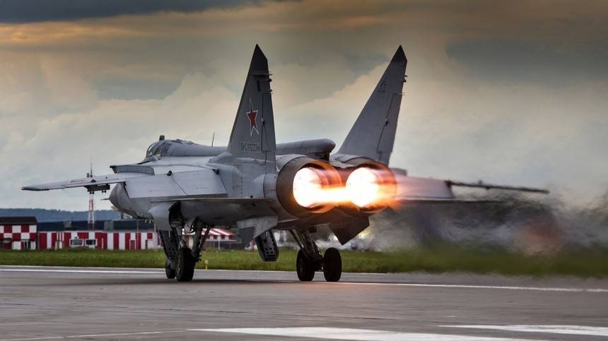 Видео: истребители МиГ-31 провели учебный бой в стратосфере