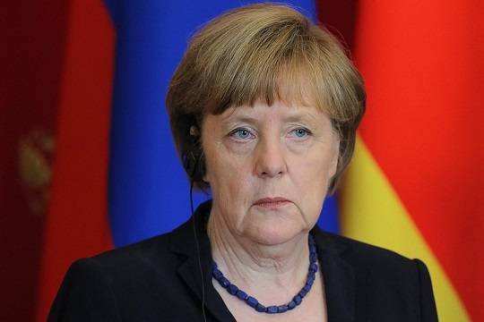 Меркель вышла в свет одежде 23-летней давности