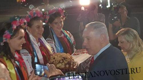 Жена Нетаньяху швырнула на землю, преподнесенный украинцами хлеб