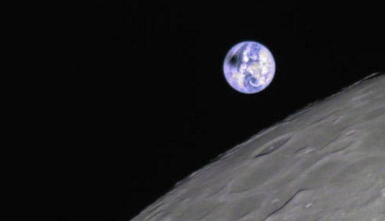 Пенсионер показал, как с Луны выглядит солнечное затмение на Земле
