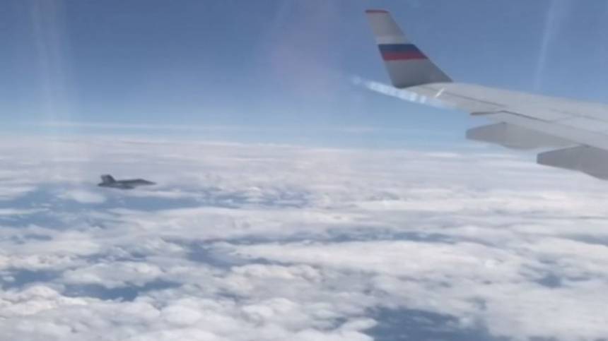 Видео: Что сказал Песков о сопровождении истребителями ВВС