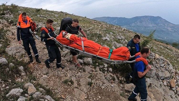 За выходные в горах Крыма спасли девять человек, двоих – с переломами ног