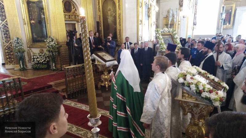 Беглов прибыл в Спасо-Преображенский собор и принял участие в литургии