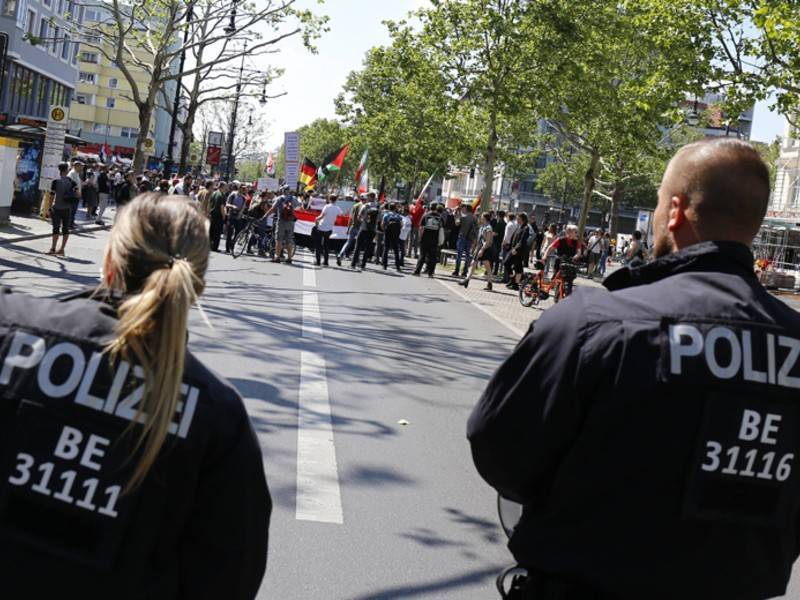 Полиция ФРГ создаст подразделения для борьбы с правыми радикалами