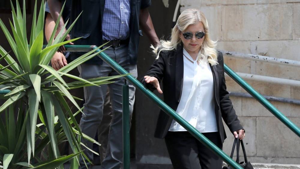 Офис Зеленского заступился за выбросившую каравай жену Нетаньяху