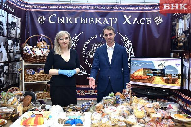 «Сыктывкархлеб» угостил гостей Коми ВДНХ хлебами и сладостями