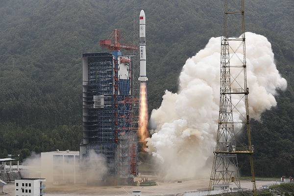 Китай отправил в космос новый телекоммуникационный спутник