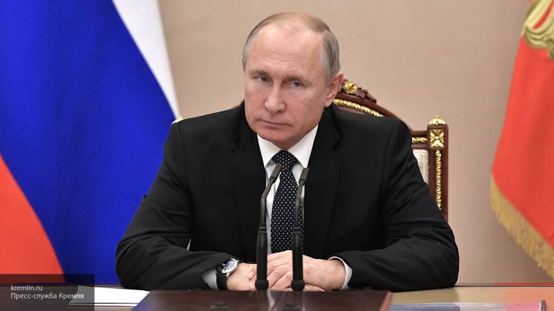 Путин назвал Францию одним из исторически ключевых мировых партнеров России