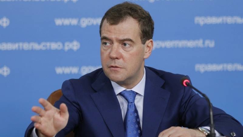 Медведев обязал системы бронирования авиабилетов перенести сервера в Россию