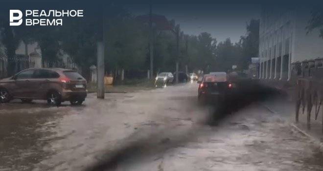 В соцсетях появились видео потопа после дождя в Казани