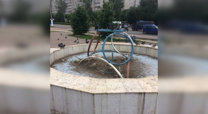 Чиновник о состоянии фонтана в микрорайоне Байконур: "Без комментариев"